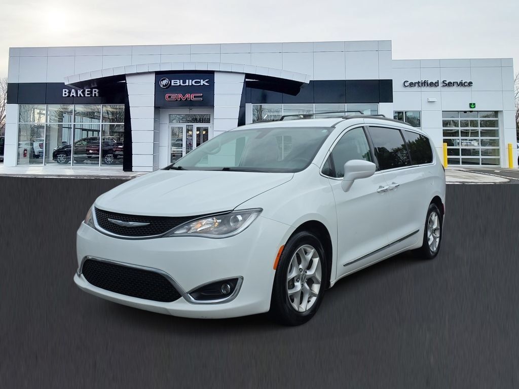 Used 2017 Chrysler Pacifica Touring-L w/ Tire & Wheel Group FWD image 1