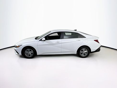 Used 2024 Hyundai Elantra SE image 8