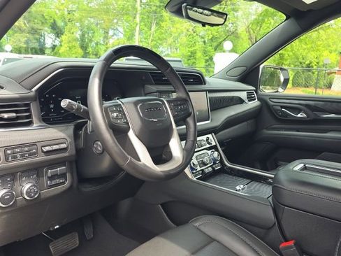 Used 2024 GMC Yukon XL Denali w/ Advanced Technology Package image 29