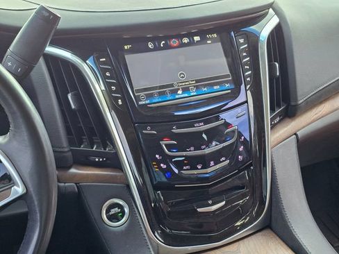 Used 2017 Cadillac Escalade ESV Premium Luxury AWD/4WD image 31