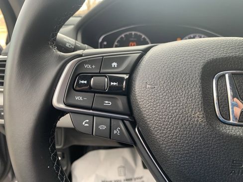 Used 2018 Honda Accord Touring image 19