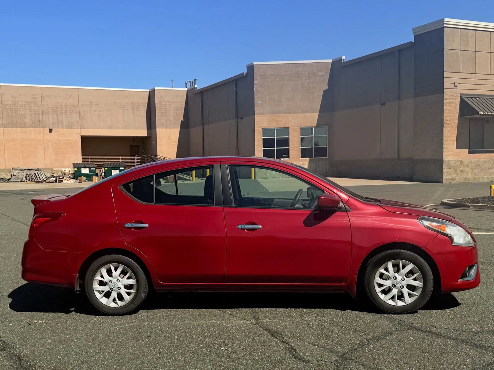 Used 2015 Nissan Versa SV w/ SV Appearance Package FWD image 3