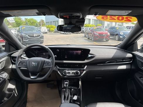 Used 2025 Buick Envista Sport Touring FWD image 24