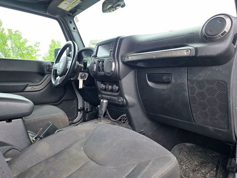 Used 2015 Jeep Wrangler Unlimited Sport w/ Quick Order Package 24S AWD/4WD image 16