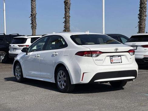 Used 2021 Toyota Corolla LE image 4