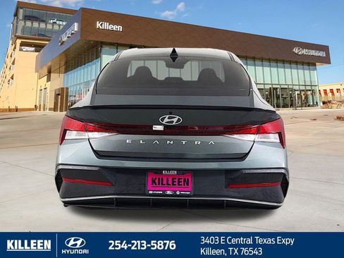 Used 2025 Hyundai Elantra Sport FWD image 8