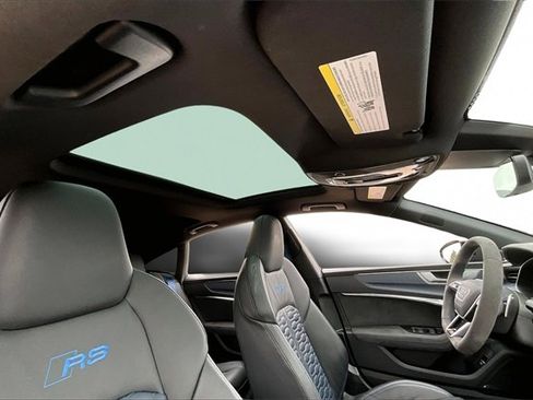 Used 2024 Audi RS 7 Performance w/ Matte Carbon Package image 17