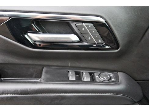 Used 2025 Chevrolet Suburban LT AWD/4WD image 23