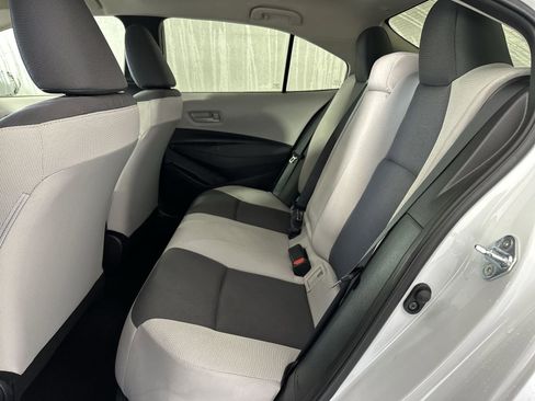Used 2025 Toyota Corolla LE image 27