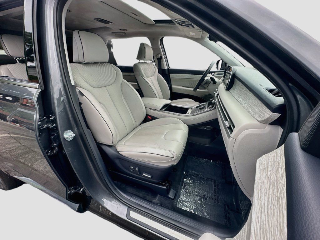 Used 2025 Hyundai Palisade Calligraphy FWD image 31