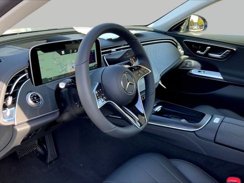 Used 2025 Mercedes-Benz E 350 4MATIC Sedan image 9