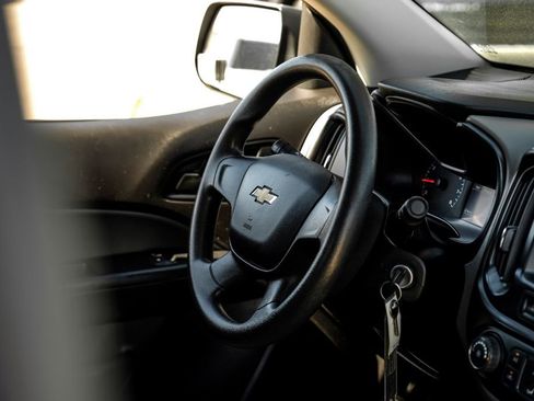 Used 2019 Chevrolet Colorado W/T RWD image 11