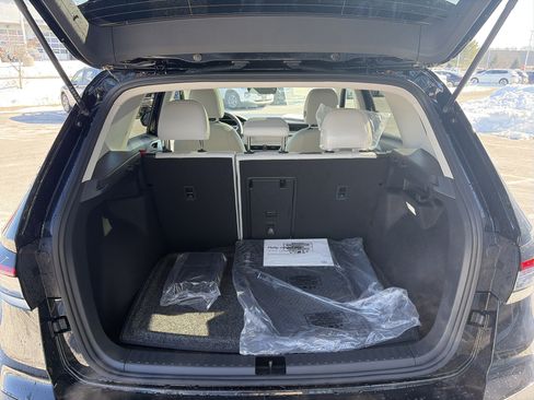 New 2026 Volkswagen Taos SE image 17