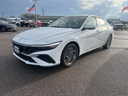 Used 2024 Hyundai Elantra SEL image 10