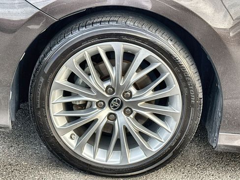 Used 2018 Toyota Camry XLE image 12