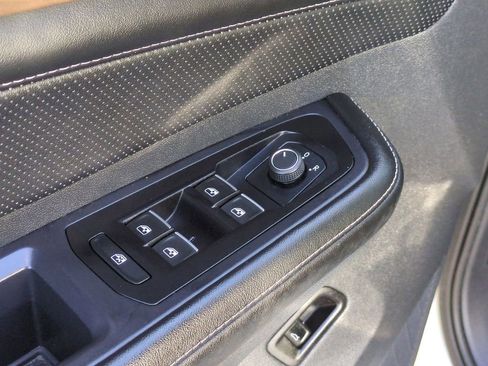 Used 2024 Volkswagen Atlas SE image 14