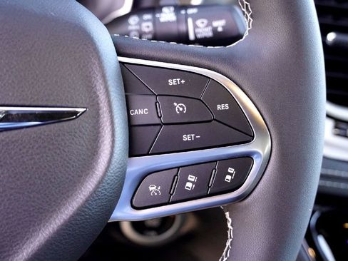 New 2026 Chrysler Pacifica Select image 13