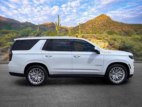 Used 2025 Chevrolet Tahoe High Country AWD/4WD image 3