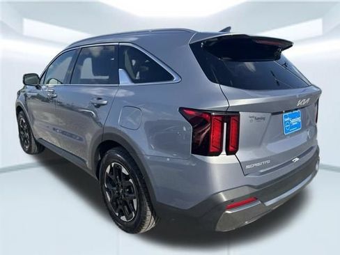 Used 2024 Kia Sorento S FWD image 8