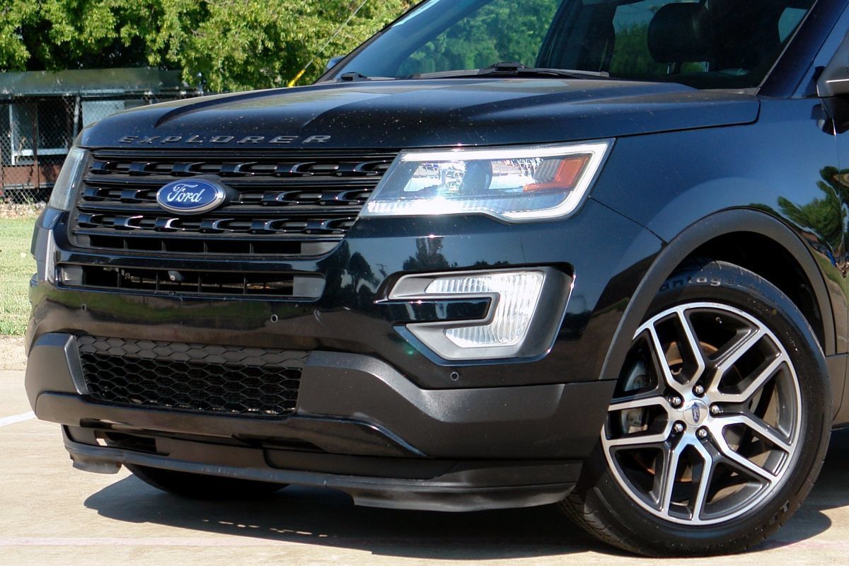 Used 2016 Ford Explorer Sport w/ Equipment Group 401A AWD/4WD image 32
