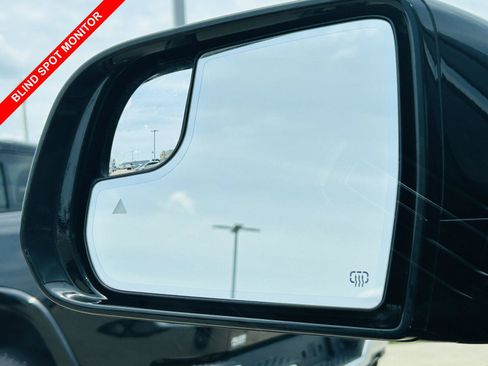 Used 2023 Jeep Wagoneer L Series III w/ Premium Group I AWD/4WD image 13