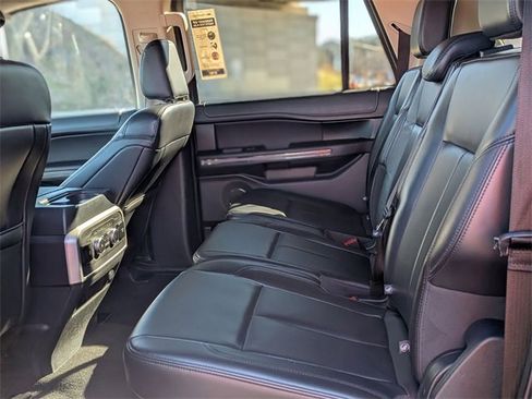 Used 2024 Ford Expedition Max XLT image 27