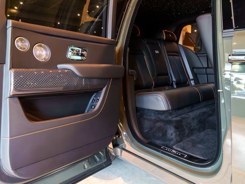 Used 2025 Rolls-Royce Cullinan Black Badge AWD/4WD image 43