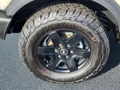 New 2025 Ford Bronco Outer Banks w/ Black Appearance Package image 14