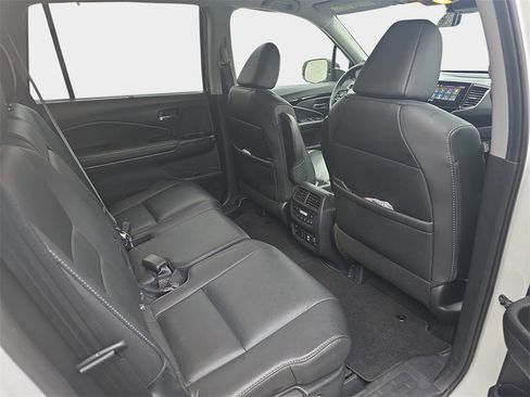 Used 2020 Honda Pilot Touring image 13