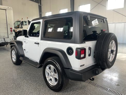 Used 2022 Jeep Wrangler Sport AWD/4WD image 17