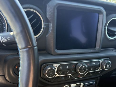 Used 2023 Jeep Wrangler Unlimited Rubicon 4xe w/ Cold Weather Group AWD/4WD image 8