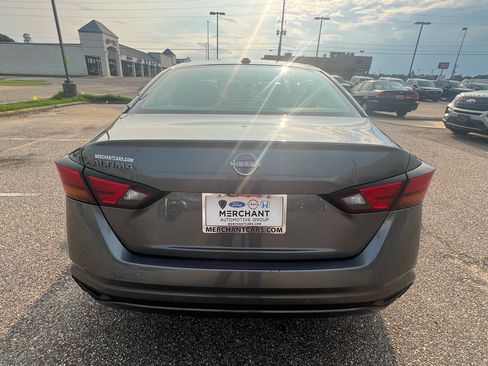 Used 2025 Nissan Altima 2.5 SV FWD image 8