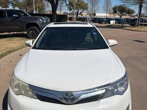 Used 2012 Toyota Camry XLE w/ Convenience Pkg image 3
