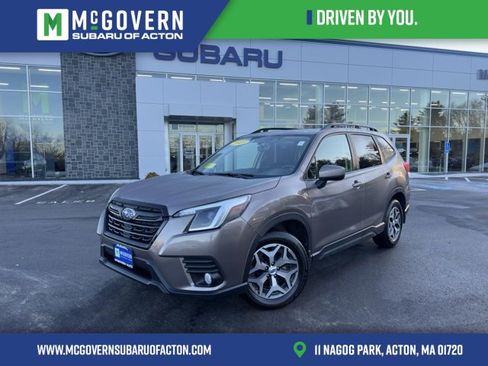 Used 2023 Subaru Forester Premium image 1