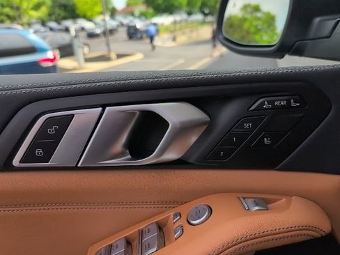 Used 2025 BMW X7 xDrive40i w/ Premium Package AWD/4WD image 14