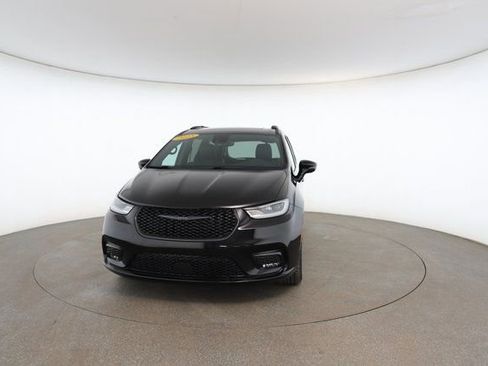 Used 2025 Chrysler Pacifica Limited image 31