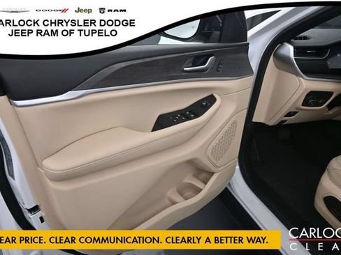 Used 2023 Jeep Grand Cherokee Limited AWD/4WD image 14