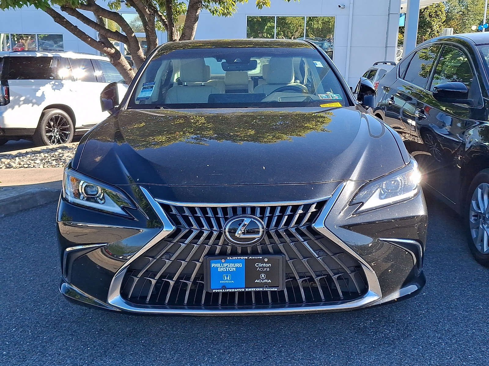 Used 2024 Lexus ES 350 w/ Premium Package FWD image 2