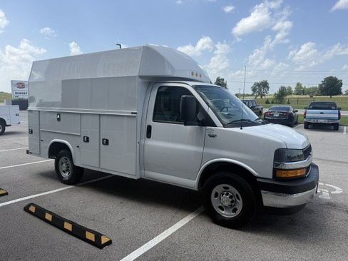 Used 2025 Chevrolet Express 3500 w/ Power Convenience Package RWD image 3