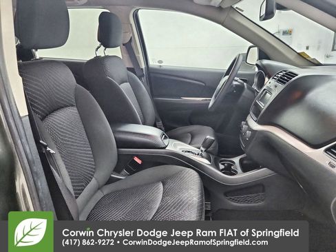 Used 2019 Dodge Journey SE image 32