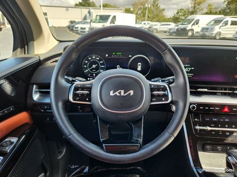 Used 2023 Kia Carnival SX Prestige image 42