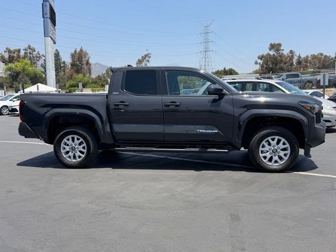 Certified 2025 Toyota Tacoma SR5 AWD/4WD image 12