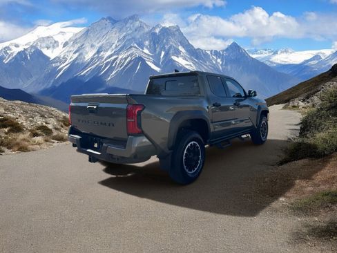 Used 2024 Toyota Tacoma TRD Off-Road w/ TRD Off Road Upgrade Package AWD/4WD image 5