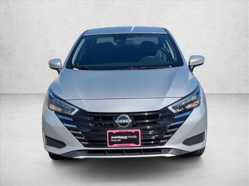 Used 2025 Nissan Versa SV image 2