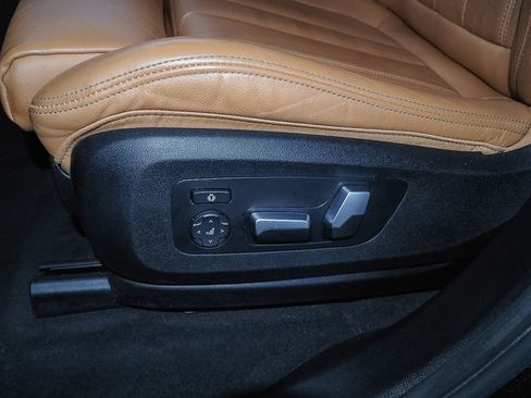 Used 2022 BMW X7 xDrive40i w/ M Sport Package image 29