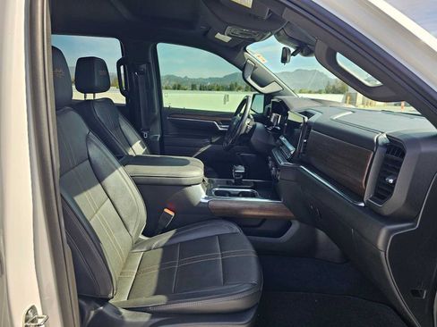 Used 2023 Chevrolet Silverado 1500 High Country w/ Technology Package AWD/4WD image 10