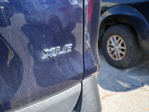 Used 2021 Toyota RAV4 XLE image 12