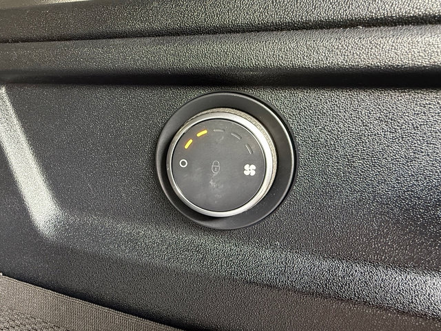 Used 2023 Land Rover Defender 110 X-Dynamic SE AWD/4WD image 18
