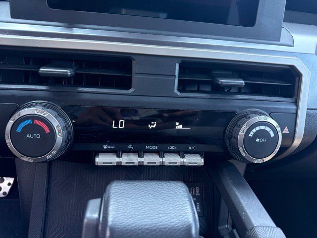 Used 2025 Toyota Tacoma TRD Sport AWD/4WD image 19