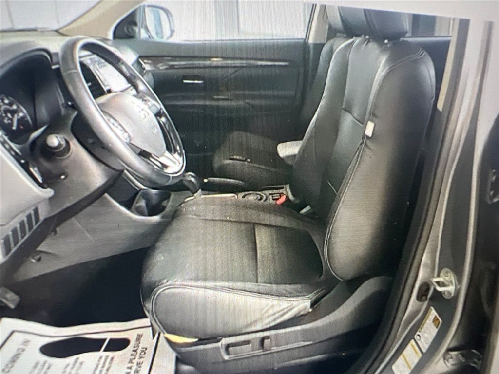 Used 2016 Mitsubishi Outlander FWD image 5